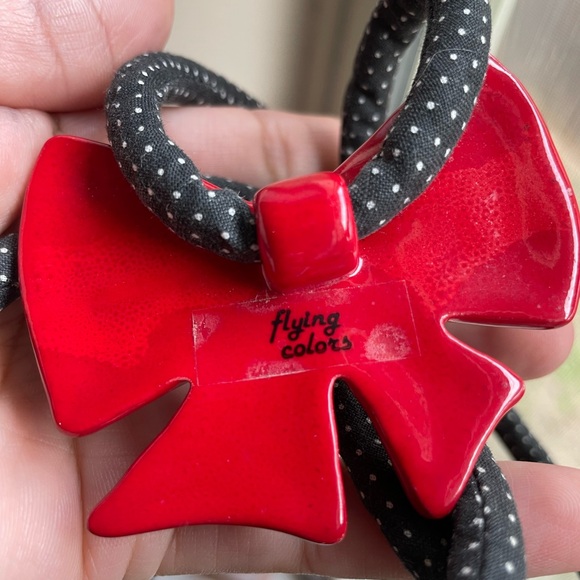 Y2K Vintage flying colors signed ceramic red bow black cord necklace - Picture 6 of 17